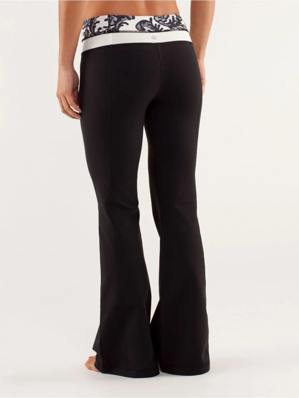 Vintage Lululemon Groove Pant (Regular) in Black/Laceoflage Polar Cream Black 8
